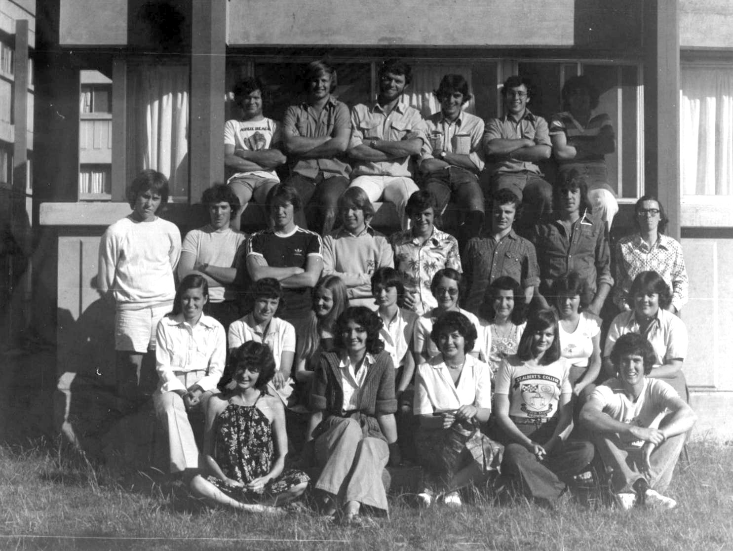 Group of Albies students sitting outside building around 1980